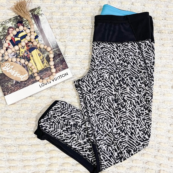 Lululemon Women’s 8 Run - Picture 2 of 9